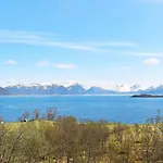 6 Person In Alsvag-by Traum *