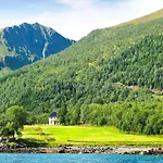 6 Person In Alsvag-by Traum *